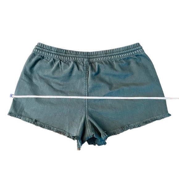 AERIE WOMENS CHALKY GRAY CUTOFF SHORTS SIZE MEDIUM - Picture 7 of 9